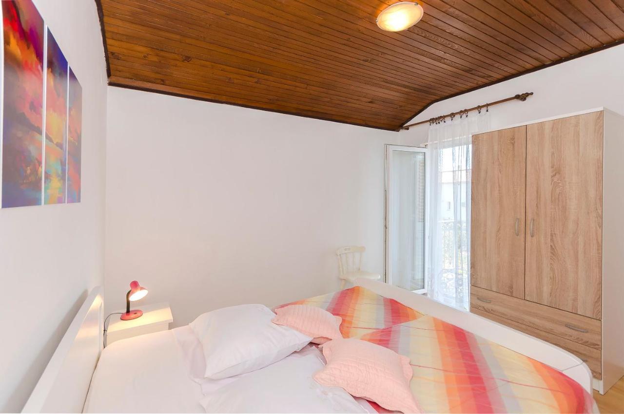 Apartment And Rooms Ema Водице Екстер'єр фото