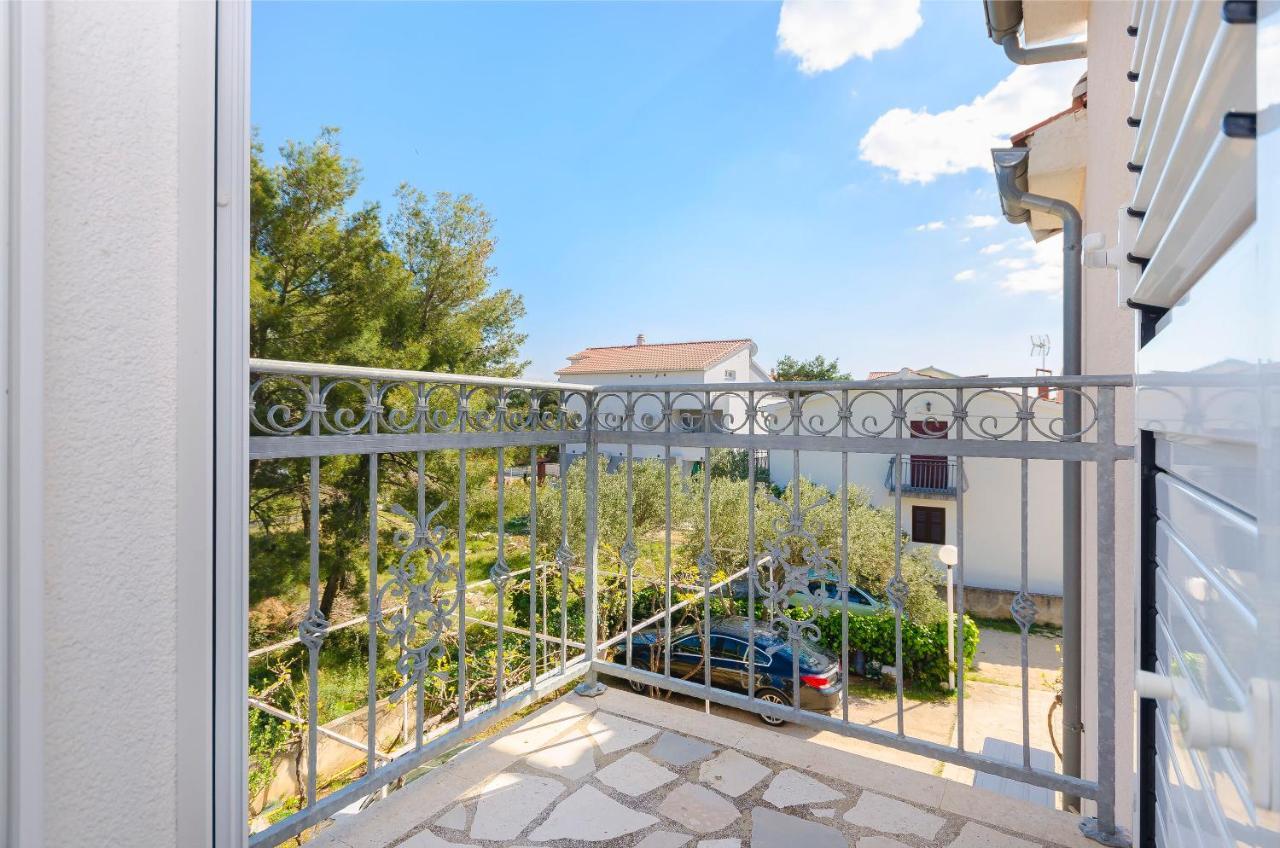 Apartment And Rooms Ema Водице Екстер'єр фото