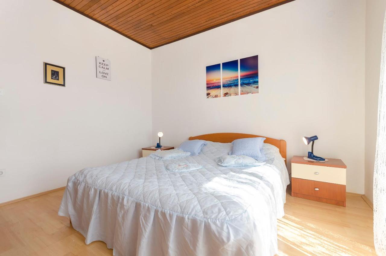 Apartment And Rooms Ema Водице Екстер'єр фото