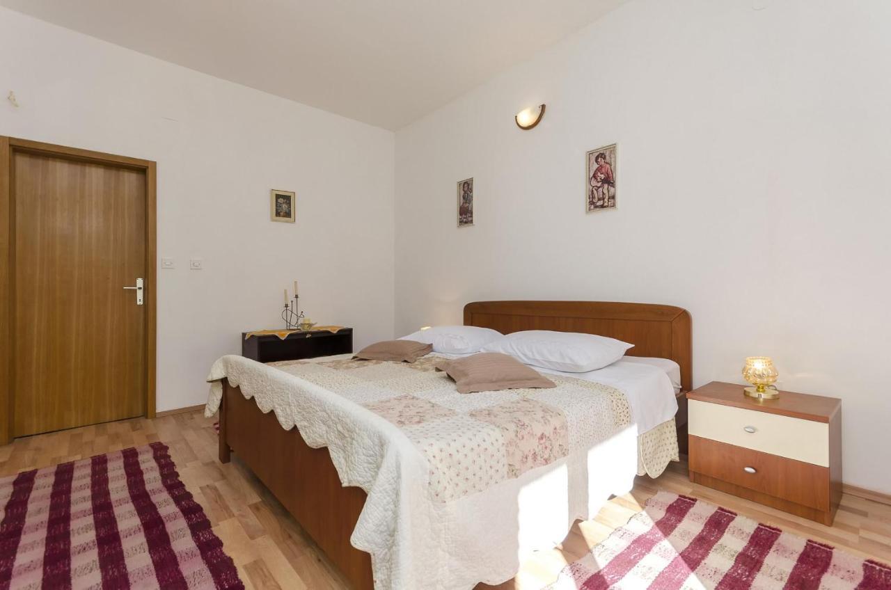 Apartment And Rooms Ema Водице Екстер'єр фото