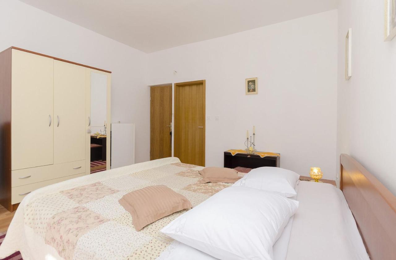 Apartment And Rooms Ema Водице Екстер'єр фото
