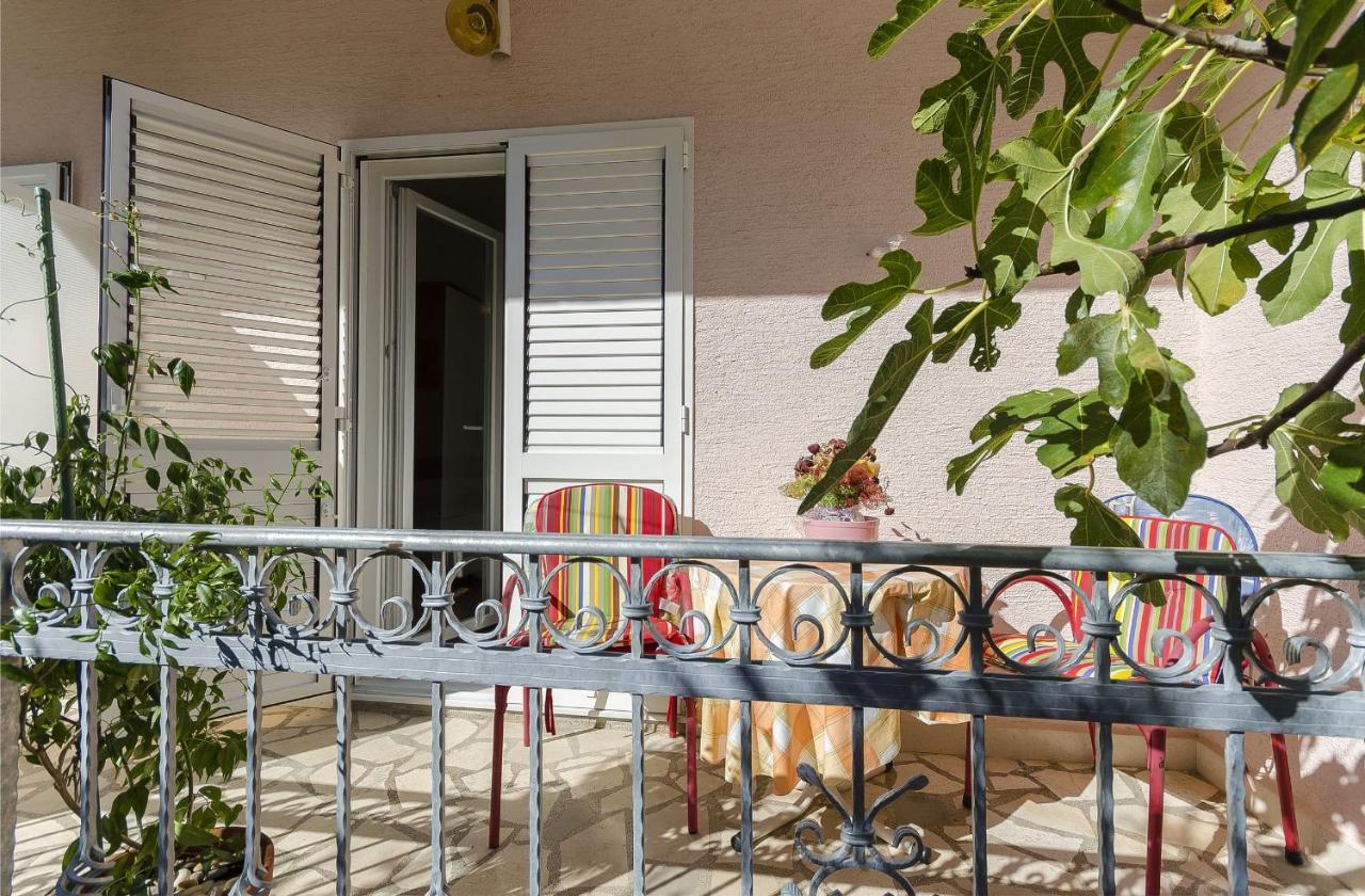 Apartment And Rooms Ema Водице Екстер'єр фото