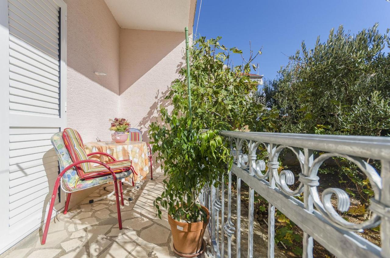 Apartment And Rooms Ema Водице Екстер'єр фото